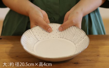 ねずみとラ 輪花皿 大 小 ホワイト 2点set【谷鳳窯】[NAT023] 肥前吉田焼 焼き物 やきもの 器 うつわ 皿 さら