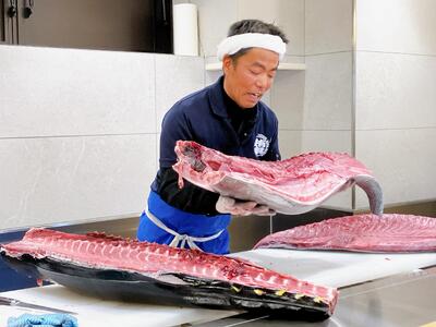 【週末限定】特選本マグロの大トロ３切れ付き！海鮮バイキング　いろはプランご利用券（70分制／ドリンクバー付）大人１枚【kt002-004-1】海鮮 ﾊﾞｲｷﾝｸﾞ ﾋﾞｭｯﾌｪ 豊洲 市場 まぐろ 解
