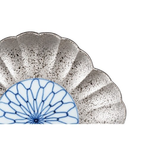 有田焼 銀彩菊花 手描き 網目文 盛皿 【山忠】食器 器 うつわ 皿 銀 シルバー 菊 16cm ed035_イメージ3