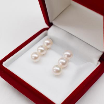 ふるさと納税 天草市 天草産 K18 3連パールピアス あこや真珠7.5mm-8mm K14WG_S085-354A |  | 02