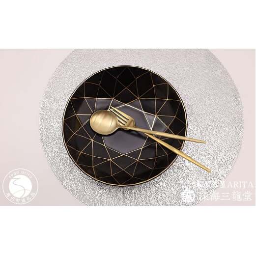 有田焼 エレガントなシーンを演出する黒マットダイヤ浅鉢（深海三龍堂） スタイリッシュ シンプル デザイン モダン 黒い器 黒い食器 A20-455_イメージ4