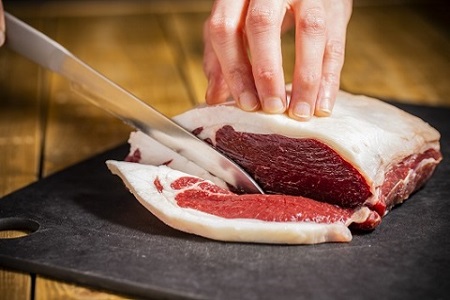 鶴居村  鹿肉 エゾシカ 背ロース肉ブロック　400g×1パック ( ベニソン エゾシカ  エゾシカ肉 背ローズ肉 シカ肉 エゾ鹿 無添加 人気 プレゼント 贈り物 お歳暮 高品質 冷凍 真空 未楽来