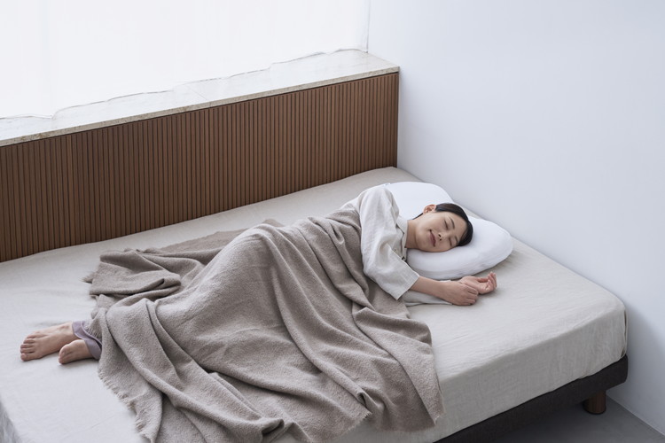 （エアウィーヴグループ枕専門ブランド）ロフテー 「9セルピロー エラスティックパイプ×エアファイバー」