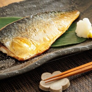 【毎月定期便】北海道産 鯖を低温で一夜干しに 低温熟成「北海さば」半身 210g以上×3個全4回【配送不可地域：離島】【4068037】