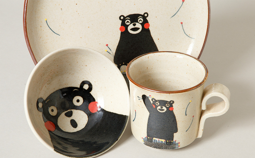 
            くまモンテーブルウェアセット 飯碗 食器 キャラクター 皿 お茶碗 コップ 陶器 ワンディッシュ マグカップ セット くまモン 九州 熊本県 
          