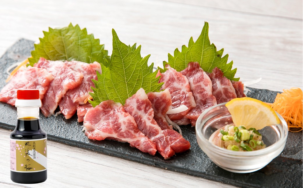 
            【阿蘇牧場】阿蘇馬 霜降り馬刺し 約200g 専用醤油付き（150ml×1本）霜降り 馬刺し 肉 お肉 馬肉 醤油付き 熊本県 高森町
          