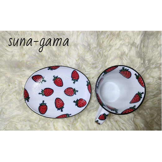 有田焼 親和貞陸 太白釉吹き苺のマグカップと楕円皿のセット A30-281_イメージ3