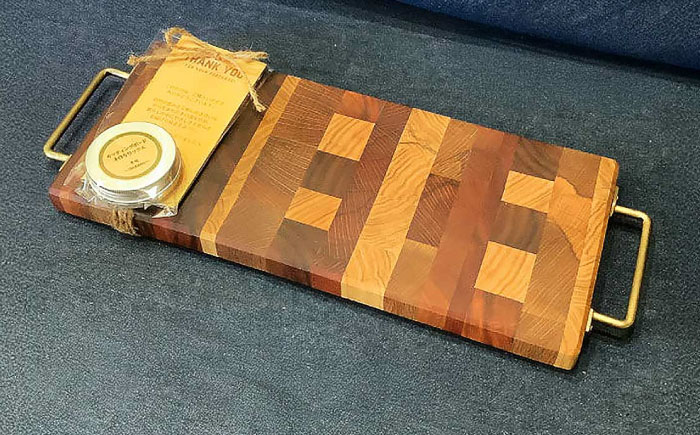 【木工房秀暖】沖縄県産木材100% カッティングボード (ハンドル付) まな板 日本製 木製  キッチン用品 調理器具 沖縄市 / コザ工芸館ふんどぅ [BCAU023]