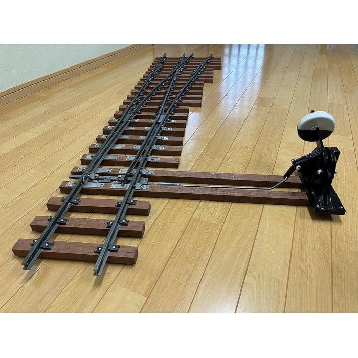 
            ミニ鉄道パーツ 合成枕木製6番片開き分岐器(右) 1セット
          