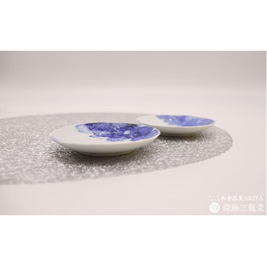有田焼 BLUE ESPUMA / 丸小皿 ２枚（深海三龍堂） 手のひらサイズ 豆皿 豆小皿 かわいい モダン 菓子皿 A12-122_イメージ3