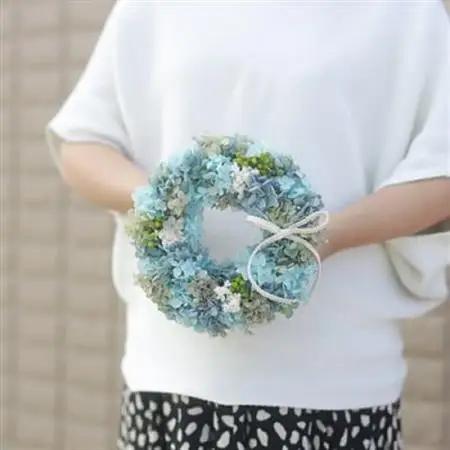 プリザーブドフラワー紫陽花リース(青 ブルー)おしゃれなお花を玄関やお部屋の壁飾りとして楽しめます【1402968】