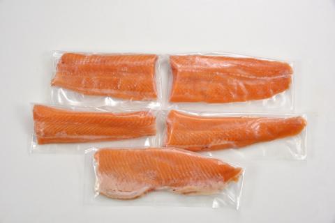 ANA限定　国産ドナルドサーモン（生食用）900g