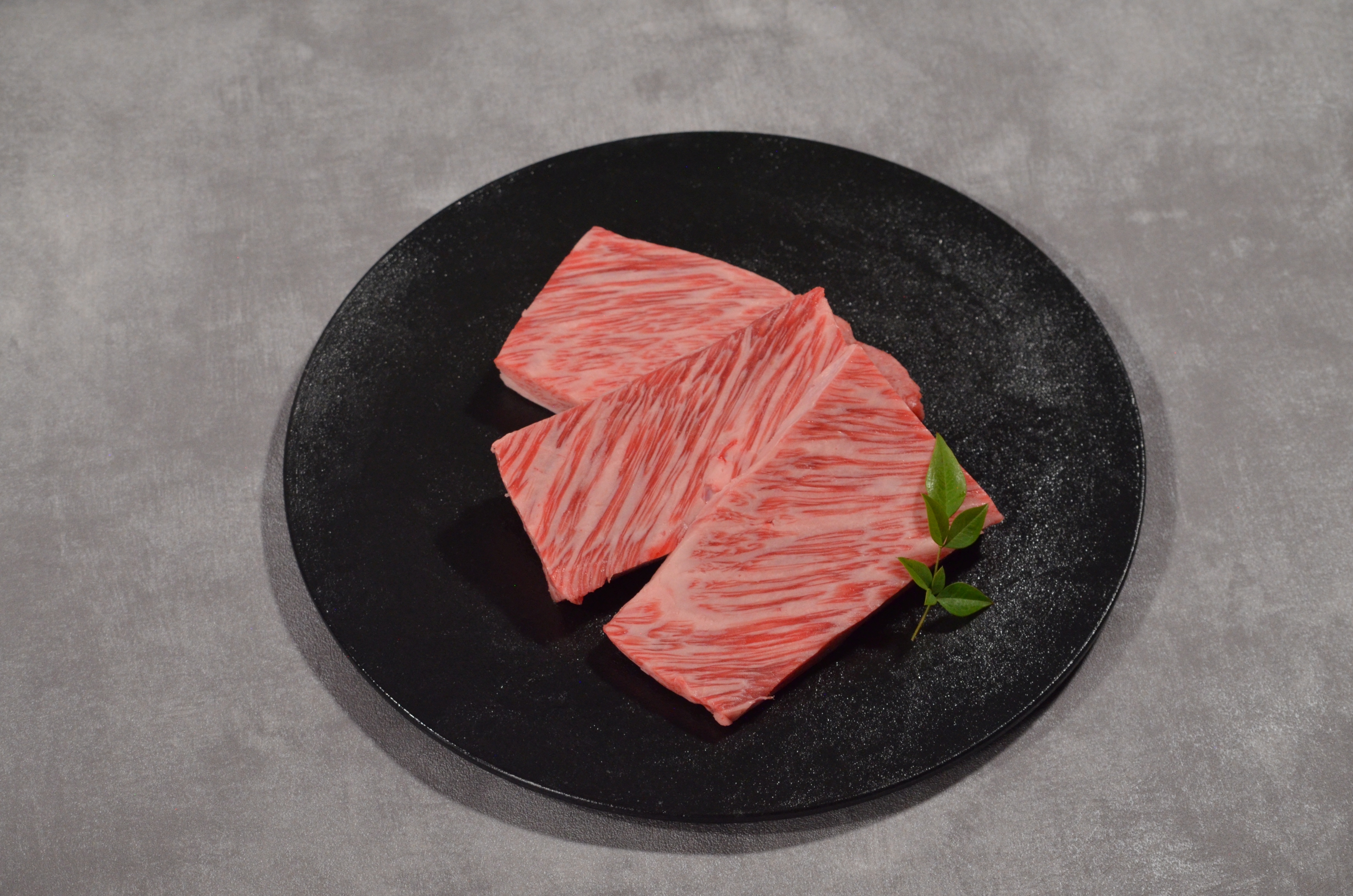 
            鳥取和牛 ザブトン焼肉 2kg
          