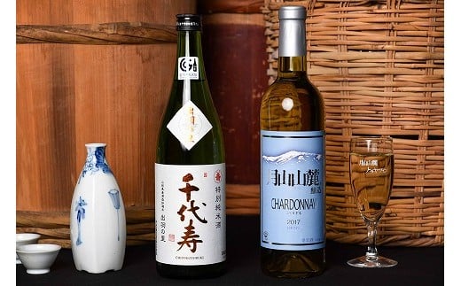 
山形の地酒と白ワイン 飲み比べセット ＜特別純米酒 出羽の里・月山山麓シャルドネヴィンテージ＞（720ml×2本）　 016-E-CK009
