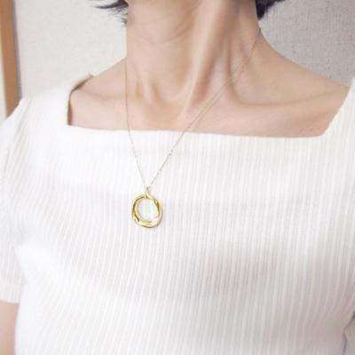 ふるさと納税 甲府市 K18イエローゴールド高級ダイヤモンドペンダント 揺れるデザイン【53840-2】 |  | 03