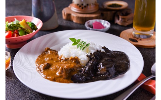 【黒川温泉　御客屋の極み】肥後の赤カレー（あか牛）・黒カレー（馬肉）お試しセット