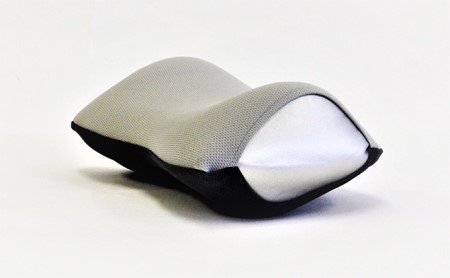旅行用負担軽減枕 首をやさしく包み込む 浜松産ネックピロー「ネックラック」 寝具  ブルー×ネイビー