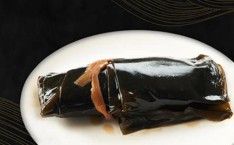 昆布巻 [鮭] 3本 (約230g/1本) 秋田・西馬音内 踊り巻 [佐忠商店]【 昆布 昆布巻き こんぶ 鮭 サケ 惣菜 手造り 伝統 秘伝のたれ 秋田 羽後 】