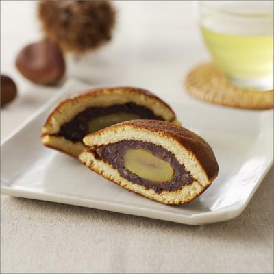 ふるさと納税 京丹後市 和菓子 銘菓 丹後名物 『栗入り 手焼き どら焼き』 5個入り 栗が丸ごと ごろっと1個!手土産にも |  | 01