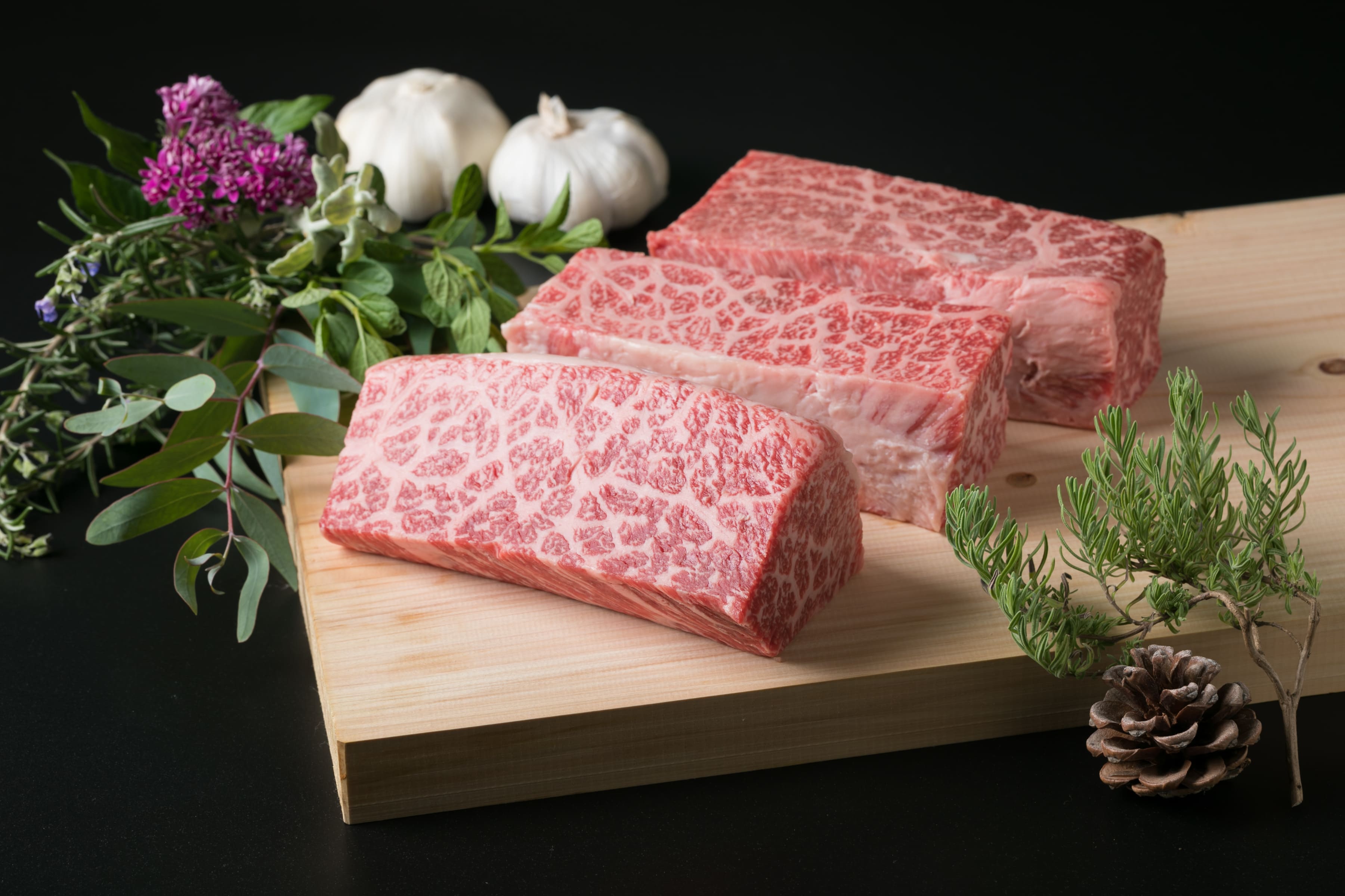 【ふるさと納税】 博多和牛 A4 モモブロック ローストビーフ 1kg 肉 焼肉 冷凍 牛肉 赤身 赤身肉 和牛 牛 国産 惣菜 肉汁 霜降り 厳選 ブランド バーベキュー 極上 高級 希少 贅沢 人気 おすすめ 糸島 九州 福岡 川崎