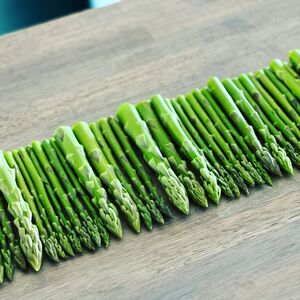 アスパラ王子が育てた自慢のアスパラ　おおもりやオリジナル　穂だけアスパラ1kg【予約受付：ご用意でき次第発送】【H-77】