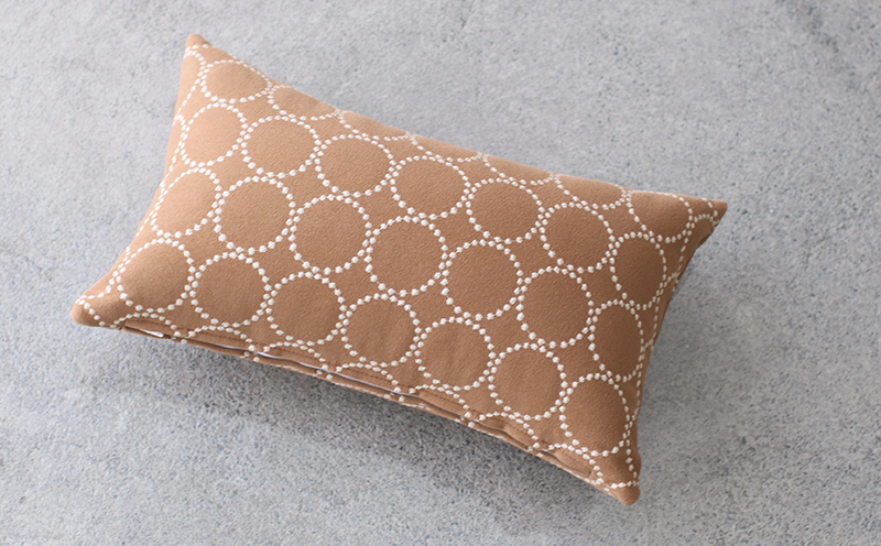 ミニクッション 長方形 タンバリン生地 キャメル 約42×26cm ミナペルホネン 秋山木工 秋山木工株式会社 国産 静岡県 藤枝市