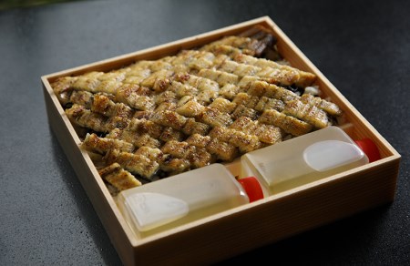 【うなぎ】老舗料亭のしろまぶし（希少な白焼のひつまぶし）　二人折
