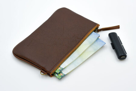 益子の革工房maharoのファスナー 通帳ケース　キャメルブラウン｜栃木県 益子町 ふるさと納税 ファスナー通帳ケース 牛革 手作り（AX139-1）