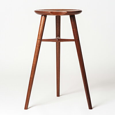 【ふるさと納税】木工yamagen Crescent stool［walnut］　【 インテリア 家具 いす チェア スツール 腰掛け 程よい高さ 軽い キッチン ワークスペース 玄関 花台 受注生産 ウォールナット 】　お届け：受注生産のためお届けまでに約3〜6ヶ月となっております。