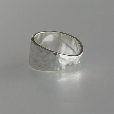 ふるさと納税 藤沢市 SV 幅広リング(ラウンド槌目) P1(0号)〜30号 ピンキーリング ご希望サイズで制作 |  | 02