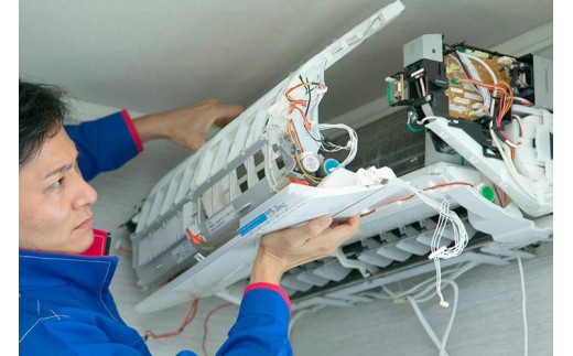 壁掛け　おそうじ機能付きエアコン　クリーニング