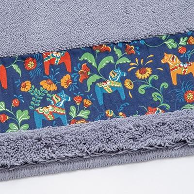 ふるさと納税 海南市 北欧の「幸せを運ぶ馬」ダーラヘスト柄の玄関マット　ライトグレー(縦50cm×横80cm) |  | 01