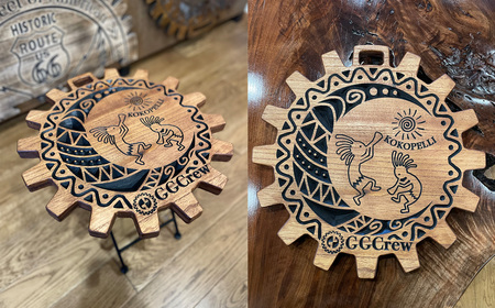 【ウォルナット】サイドテーブル Kokopelli ココペリ（1台）（幅 430mm×奥行 430mm×高さ 380mm）机 テーブル 彫刻 キャンプ 軽量 天然木 折り畳み【GGCrew】【93-1