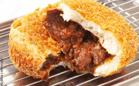 冷凍カレー＆カレーパン 各8個入り 岐阜市 / ラサマンダ[ANHM001]