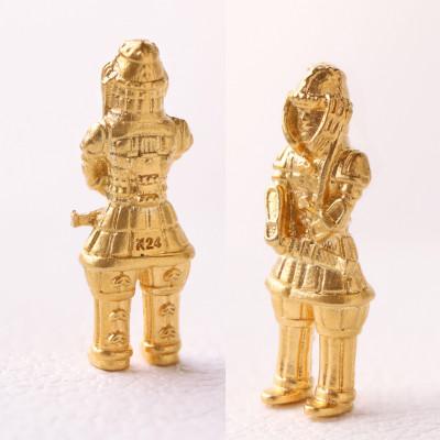 ふるさと納税 山梨県 【Do_goods】純金製! 指先に乗る米粒サイズの「埴輪 挂甲の武人」659-980 |  | 01