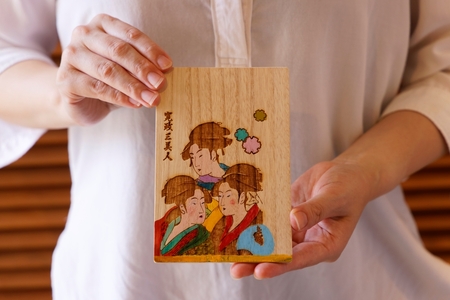 【谷中・箱義桐箱店】桐はがき[2枚]の塗り絵体験チケット（1名様分／60分）