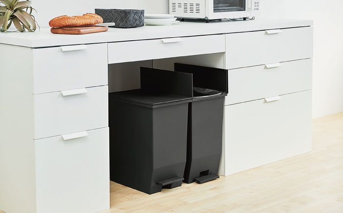 コンパクト ペダルダストボックス 45リットル ブラック 1個/ ダストボックス ゴミ箱 ごみ箱 / 恵那市 / 東谷株式会社 明智流通センター [AUAD091]