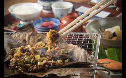 
飛騨名物「朴葉味噌」　池波正太郎が愛した料理旅館蕪水亭（ぶすいてい）に引き継がれる”元祖朴葉みそ”
