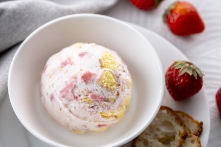 【毎月定期便】 THE ICE いちごケーキ12個セット×3ヵ月定期便 be003-1071-100-3  （ あいす アイス アイスクリーム いちご イチゴ 苺 北海道 別海町 人気 ふるさと納税 