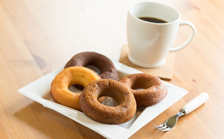 【グルテンフリー/北上産もち粉100%】 もっちり焼きドーナツ5個 もち米粉 無小麦 アレルギー対応 もちもち 焼きドーナツ 手土産 おもたせ 洋菓子工房ケーキ屋Shimizu 岩手県 北上市 A01