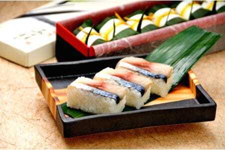 M320　紀州あせ葉寿司２１個入（鯖・鯛・鮭）
