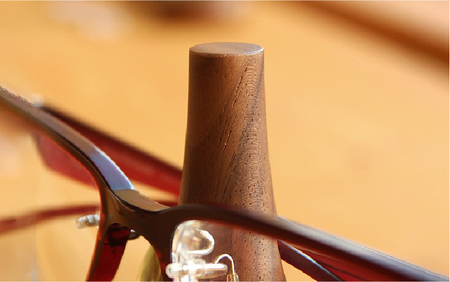【Hacoa】めがねをおしゃれに飾る『Glasses Stand Swing』ウォールナット