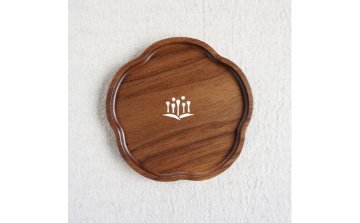 唯一無二のデザイン 【貝象嵌】貝象嵌 花皿 ウォールナット 「花つばき」 貝象嵌 花皿 ウォールナット 岩手県 北上市 （D0444-01）夢工房 小皿 小物入れ インテリア ナチュラル 天然 無垢材 木材 貝象嵌 プレゼント 贈り物 お祝い 誕生日 母の日 クリスマス 敬老の日 お茶