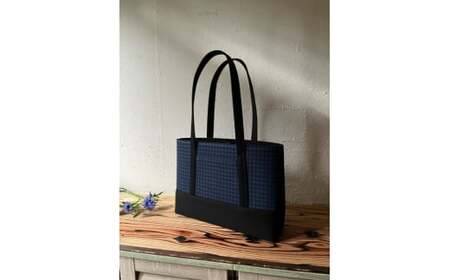 【2026年6月上旬発送開始】【 AKIRA オリジナル】【マツコの知らない世界 で紹介されました！】中型スリムトートバッグ 千鳥格子紺色×黒色帆布 軽量 軽い 日本製 キャンバス 帆布 横型 肩掛け