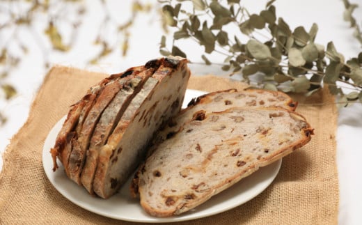 【定期便／3回】イチジク入り☆限定！贅沢パン 天然酵母 パン ワインとの相性抜群 レーズン くるみ フィグ レザン どっしり きめが細かい ハードパン 自家製酵母 480g×2個を3回連続でお届け！