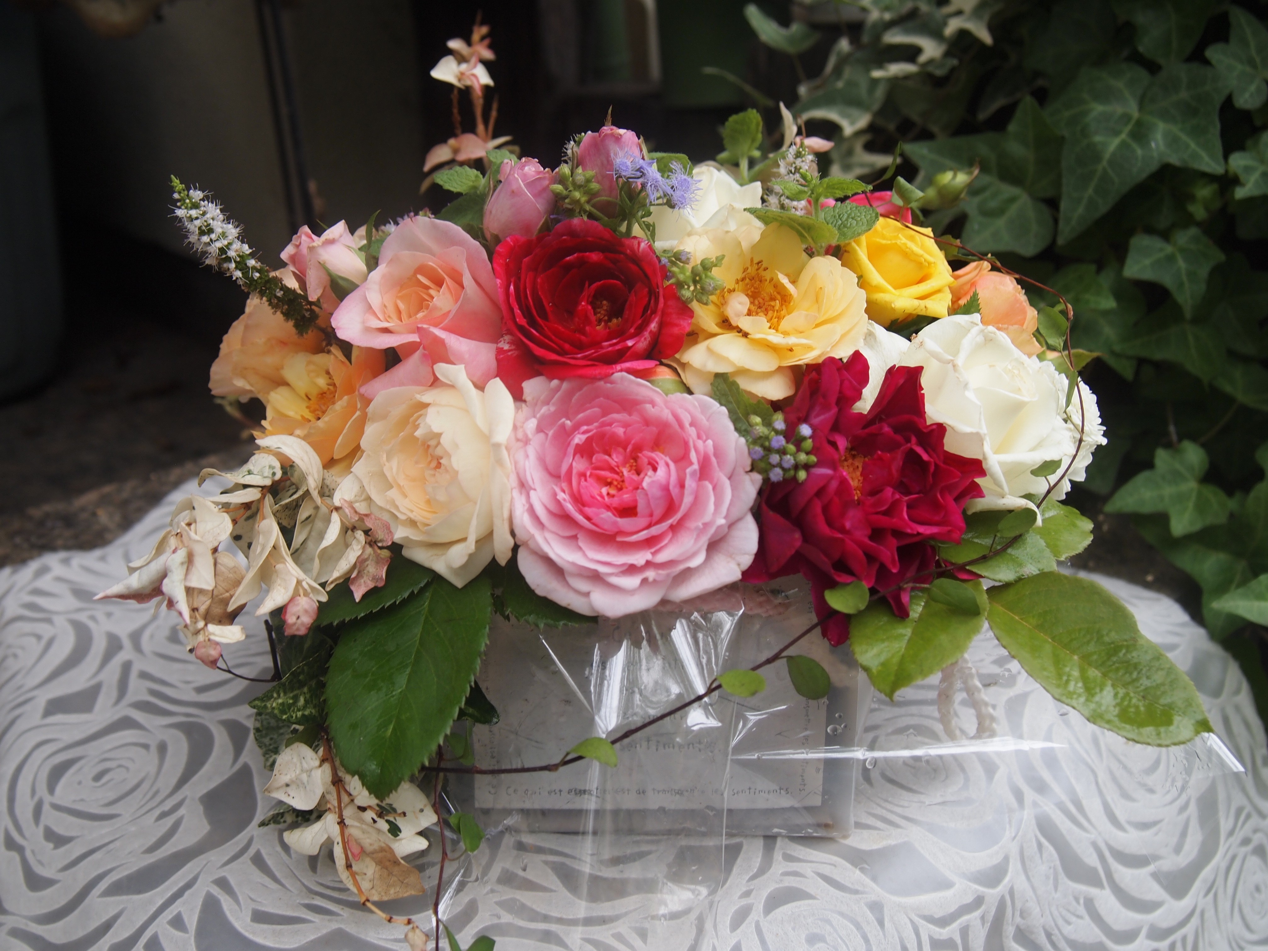 
バラとハーブのプチアレンジメント（バラとハーブ）[BN005ci]
