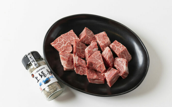 【訳あり】味付き佐賀牛サイコロステーキ 200g 上場亭秘伝のスパイス付 / サイコロステーキ スパイス 佐賀牛 / 佐賀県 / 上場食肉 [41AOCS047]