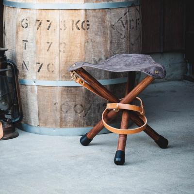 ふるさと納税 大野町 【お申込み受付後生産】革と木のハンティングチェア(ロータイプ):グレー