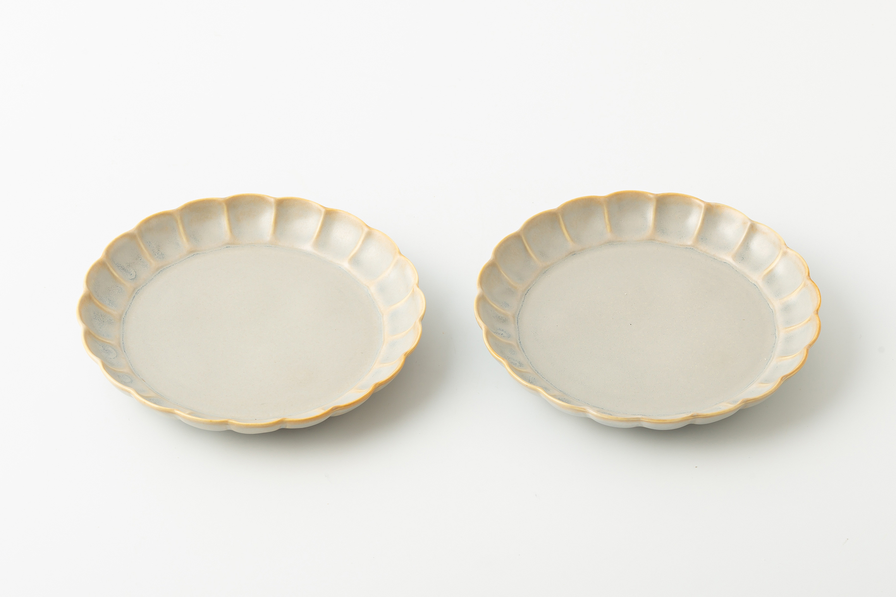 
                  有田焼 皓洋窯 シャーベットグレー  輪花5寸皿 取り皿2枚セット ヤマト陶磁器
                