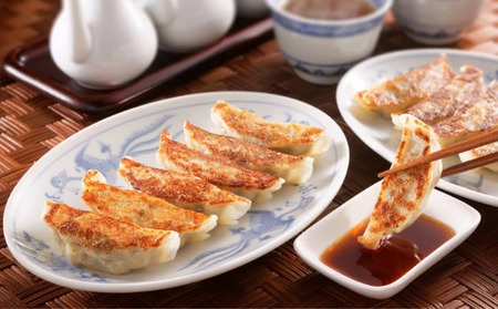芦屋 伊東屋謹製「神戸牛餃子・黒豚餃子」各1折セット (たれ付) ＜お中元 到着目安7月下旬＞【ぎょうざ ギョーザ 中華 点心 惣菜 簡単 おうち おかず おつまみ 国産牛肉 鹿児島産 国産豚肉 豚肉